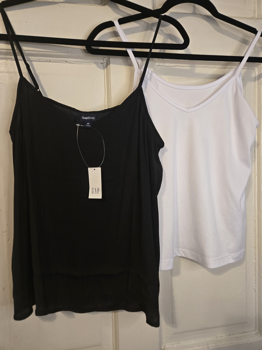 GAP Women's Black Camisole Tank Top - Sleek Spaghetti Strap